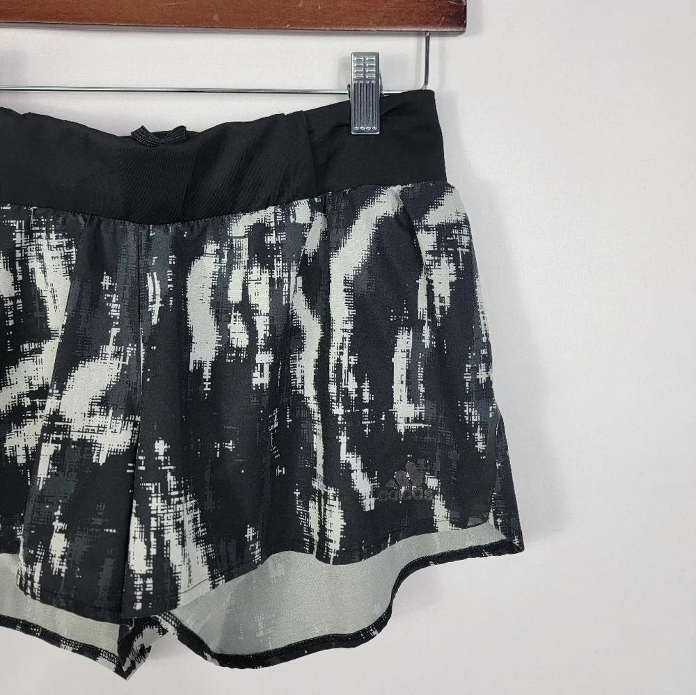 Women's XS Adidas 4 in. Saturday Running shorts